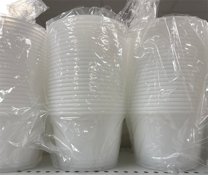 Lon Nhựa Lẻ Nhỏ