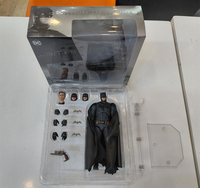 Mua bán (2ND) MAFEX BATMAN ZACK SNYDERS JUSTICE LEAGUE VER