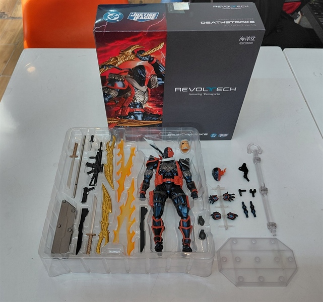Mua bán (2ND) REVOLTECH DEATHSTROKE