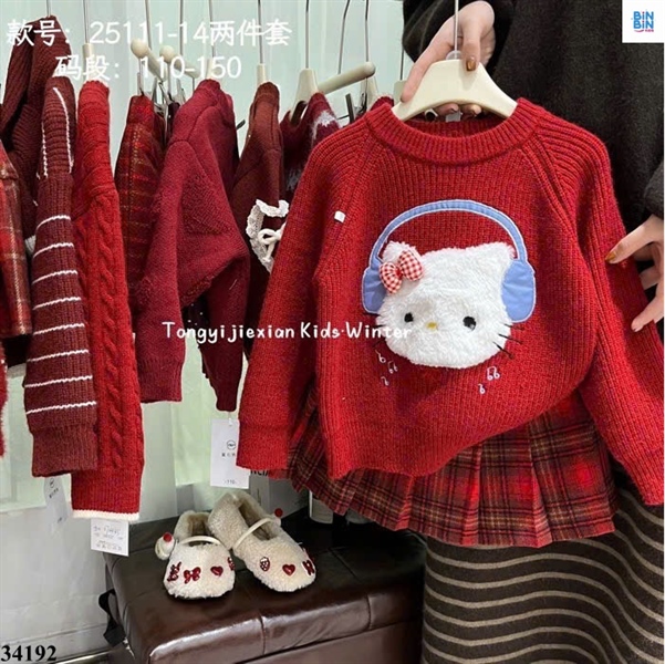 34192- Khoác len Kitty Đỏ nơ caro