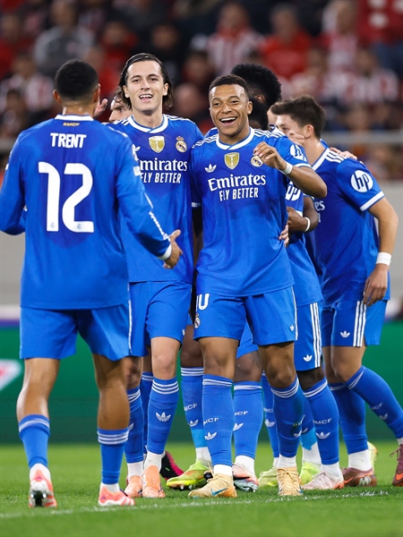 CLB Real Madrid Xanh sân khách 2026