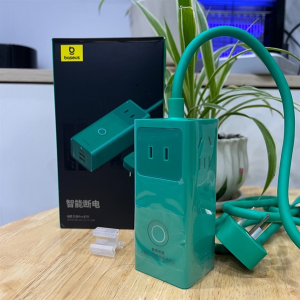 Ổ cắm Baseus tích hợp ba cổng sạc cho phụ kiện điện thoại