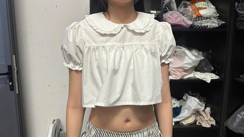 AREUM Áo Croptop cổ bèo KOMI TOP kèm áo ống - SET Trắng - Freesize