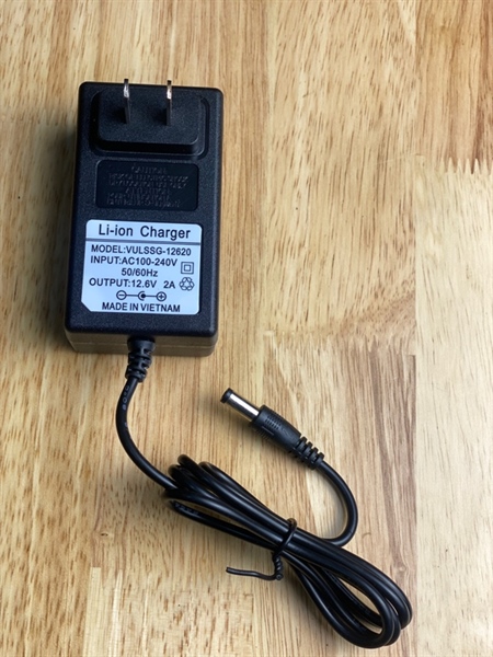 Sạc Pin Lion 3s 12.6vol 2A có đèn báo tự ngắt