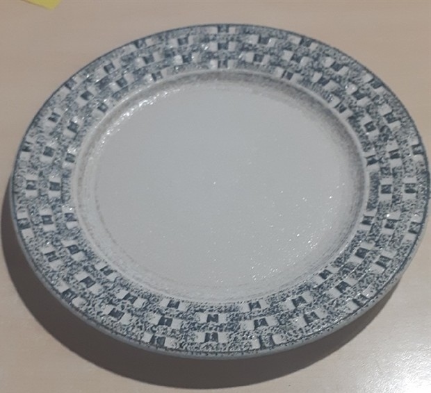 Blanche - Round Plate 25cm - Dĩa tròn 25cm vành tre đan lộc phát đen lòng trắng