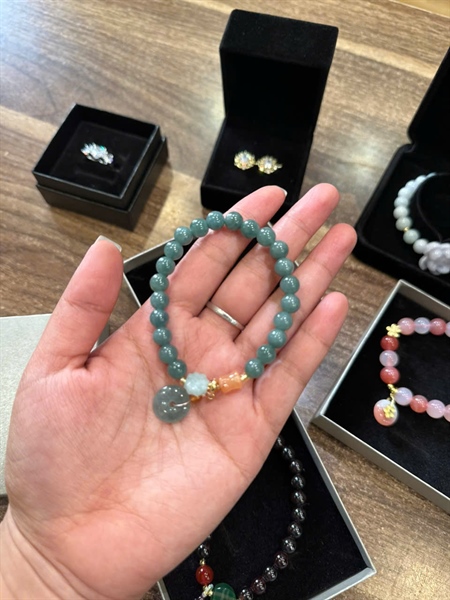 VÒNG TAY CẨM THẠCH LAM NGỌC