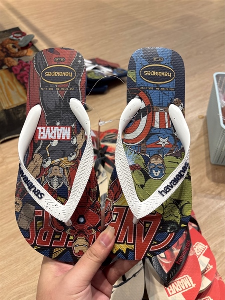 Marval nhiều anh hùng quai trắng