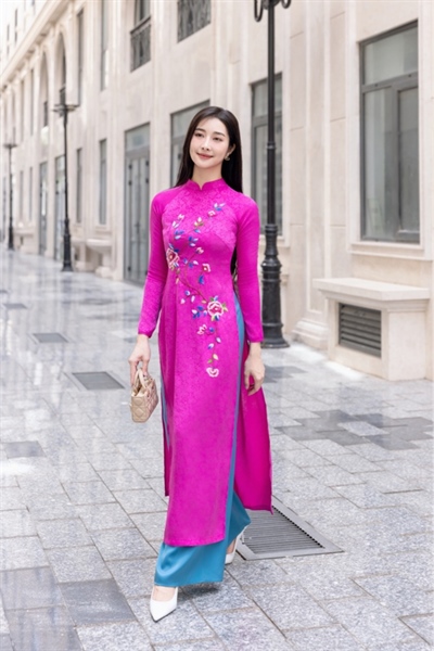 Áo dài truyền thống lụa gấm hồng khuyên thêu