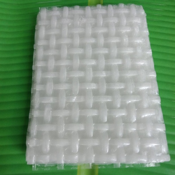 Bánh tráng vuông trắng