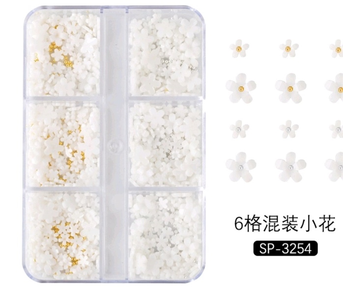 Khay hoa nhí màu trắng