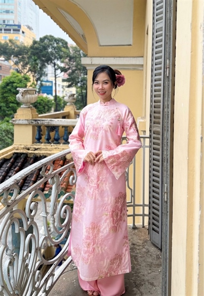 Áo dài suông voan lót lụa tay dài loe