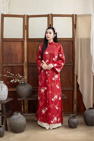 Áo dài suông lụa tằm cổ thấp tay loe