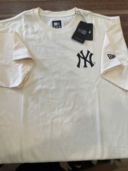 ÁO THUN NEW ERA SIZE L MÀU NGÀ