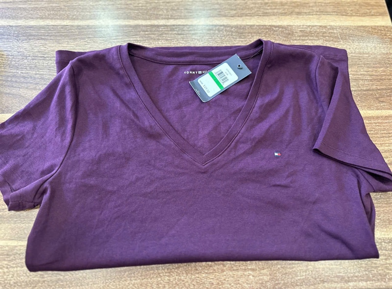 ÁO THUN TOMMY TÍM SIZE L CỔ TIM