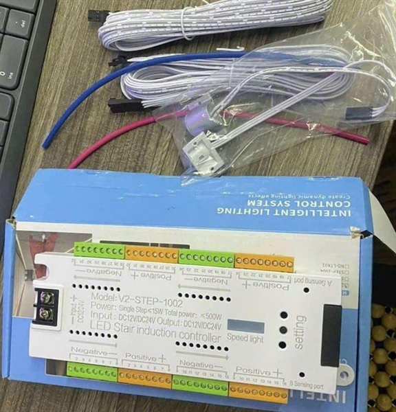 Hộp khiển led bậc thang