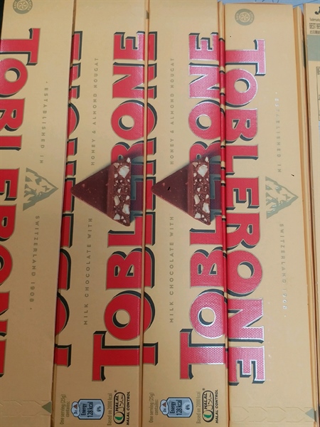 TOBLERONE SOCOLA SUA HANH NHAN 100GR×80