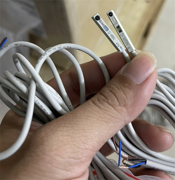Sensor / Cảm biến từ vị trí xilanh SMC: D-M9NL / D-M9N 3M ( dây 3 mét )