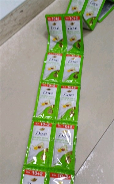Dây sữa tắm Dove đào bơ 12*6g