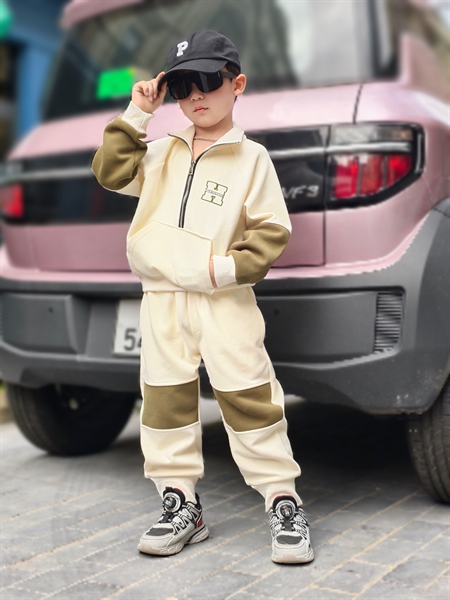 Bộ phối màu thêu ngực UNISEX