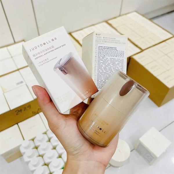 Kem lót kiềm dầu JudyDoll - Nâu (VAT)