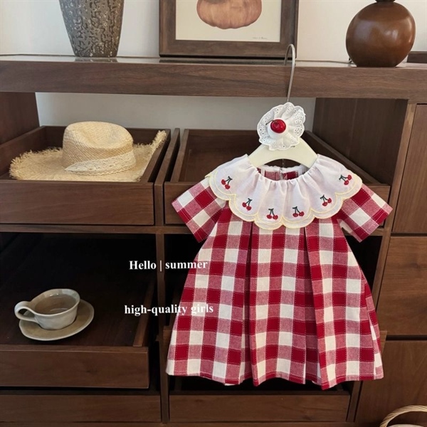 Váy cherry sọc đỏ