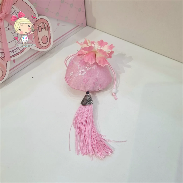 Túi gấm thổ cẩm đính hoa