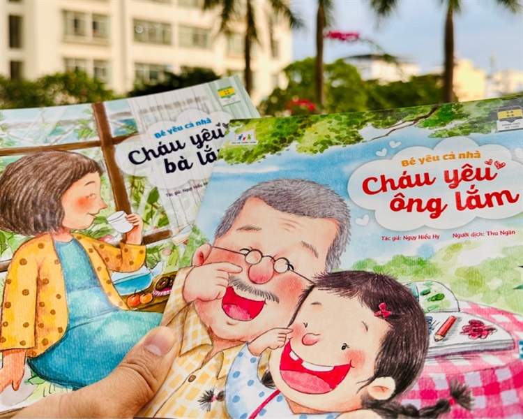 Bé yêu cả nhà - Cháu yêu bà lắm