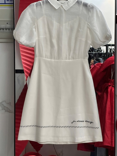 Váy trắng cổ sơ mi JM