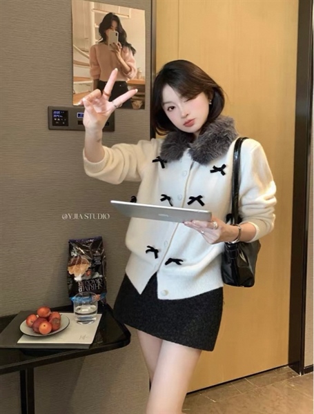 Cdg len nơ cổ lông