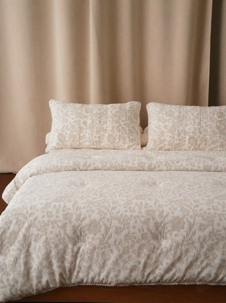 Bộ ga BST Snowflake tuyết hoa - Chăn liền (không cần vỏ bọc) - PN01.KEM - Hoa kem