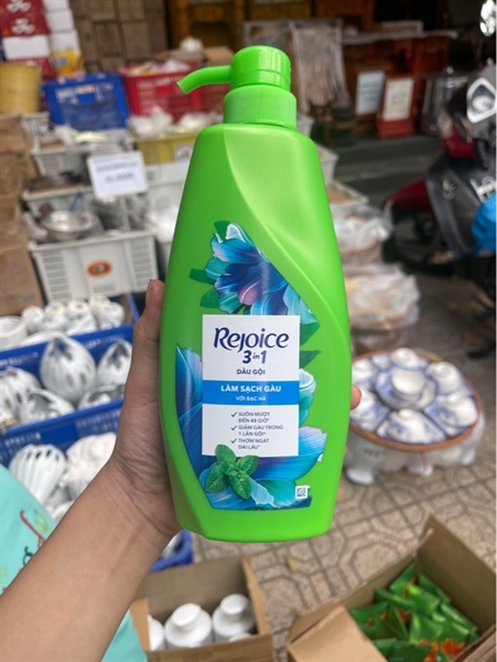 Dầu gội Rejoice sạch gàu 3in1 630ml