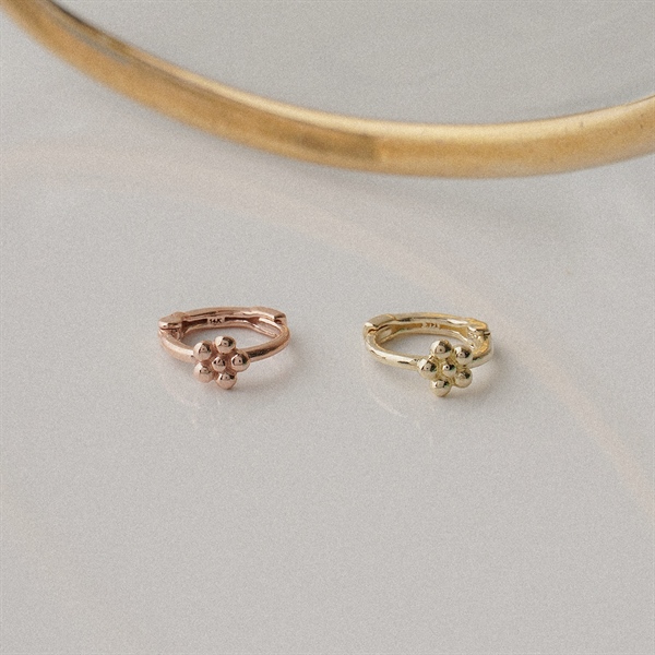 14K Flora Petite mini huggie (S)