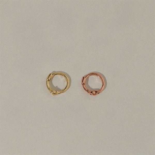 14K Classic mini huggie (XS)
