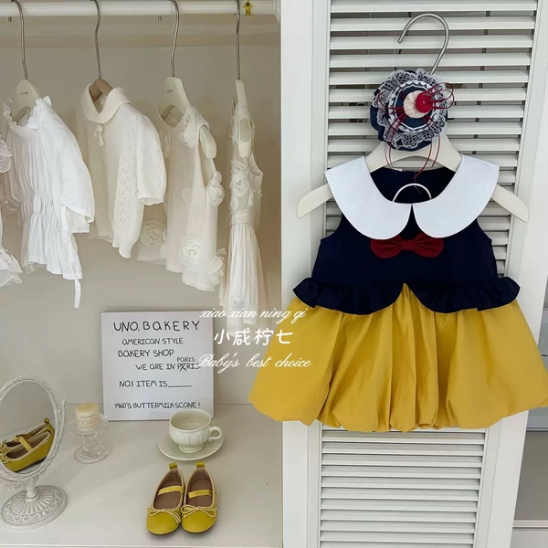 Váy Bạch Tuyết sát nách