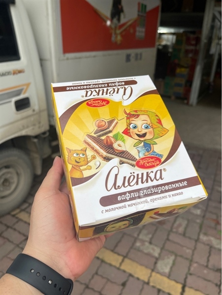 KN.Bánh xốp Alenka nhân sữa, hạt, ca cao 400g ( Cái )