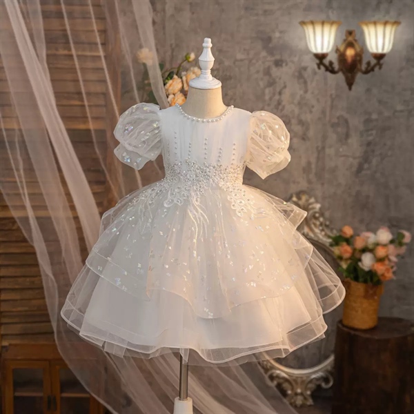 Váy công chúa xoè bướm lấp lánh màu trắng