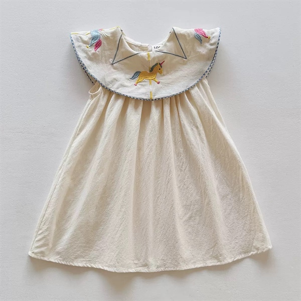 Váy thô màu kem cổ thêu ngựa