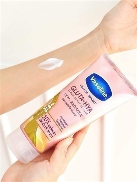 Sữa dưỡng thể trắng da Vaseline