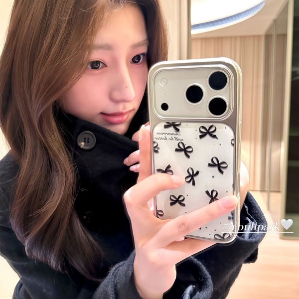 Case Trắng Nhiều Nơ Đen Viền Bạc - 16PRO