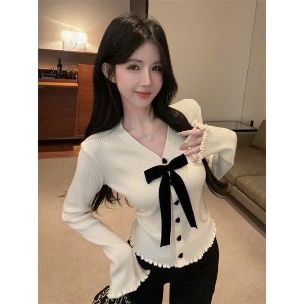 Áo len kiểu tag nơ nhung