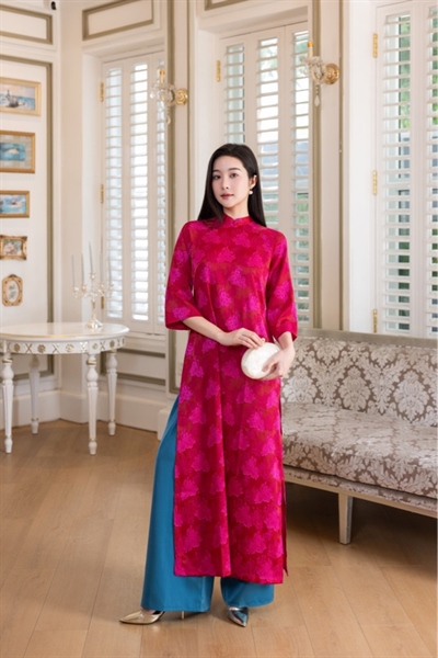 Áo dài suông cổ thấp tay lỡ