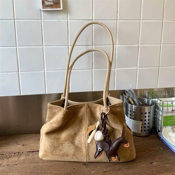 Túi xách bigsize da lộn tag cún 1097