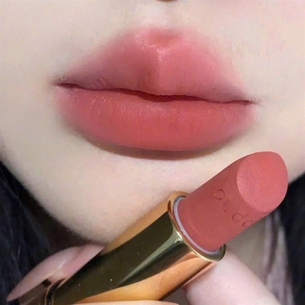 Son thỏi Gucci 208
