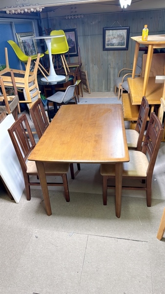 Set bàn ăn 4 ghế bàn nâu ghế vàng nỉ nitori