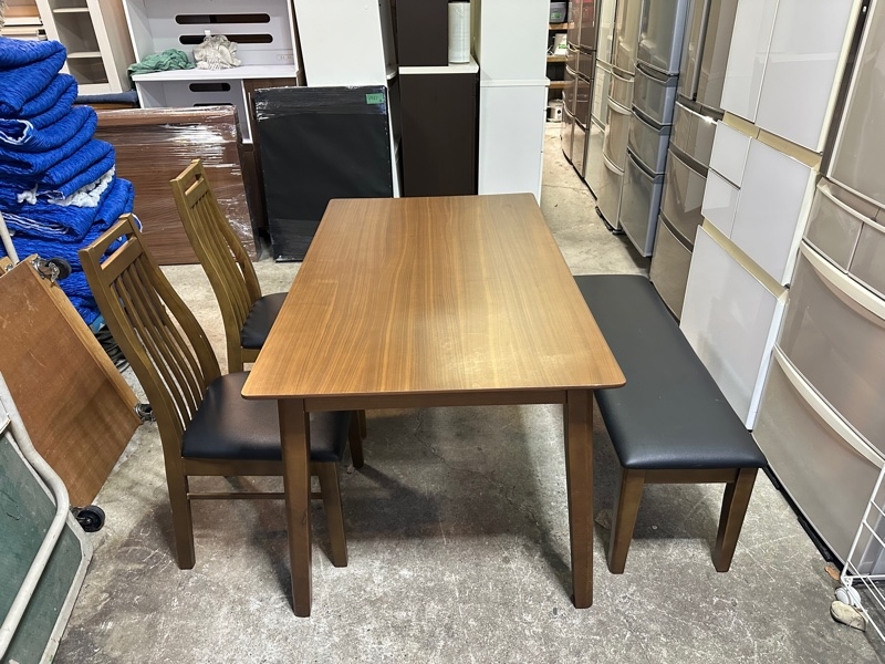 Set bàn ăn 4 người nâu vân ghế da