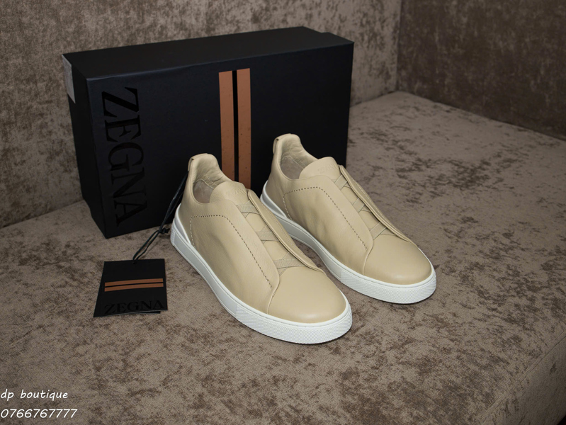 Light beige triple stitch secondskin sneaker