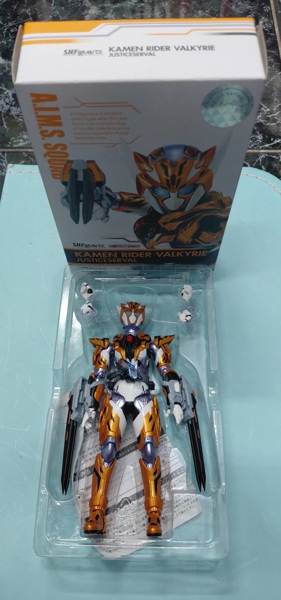 (2ND) SHF KAMEN RIDER VALKYRIE SERVAL TIGER FORM