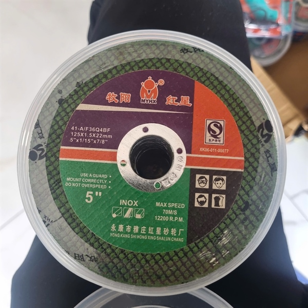 Đá cắt M xanh đẹp 125