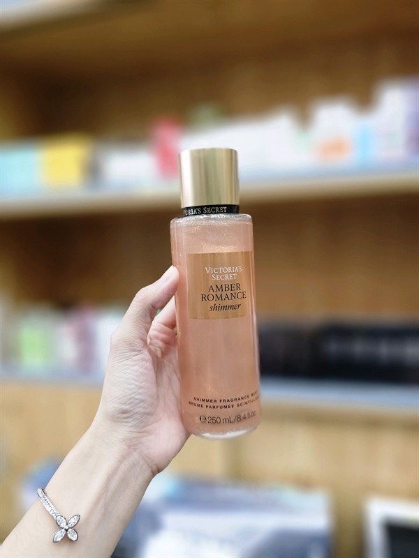 Xịt body mist Amber Romance Shimmer 250ml