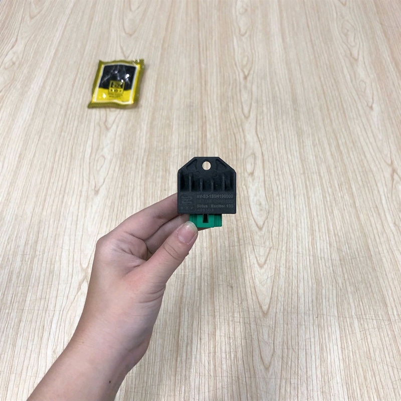 Sạc Ya xe Bxcon 4 chân Si, Ju, Ex 07, 11 AVP ( Ngắn )